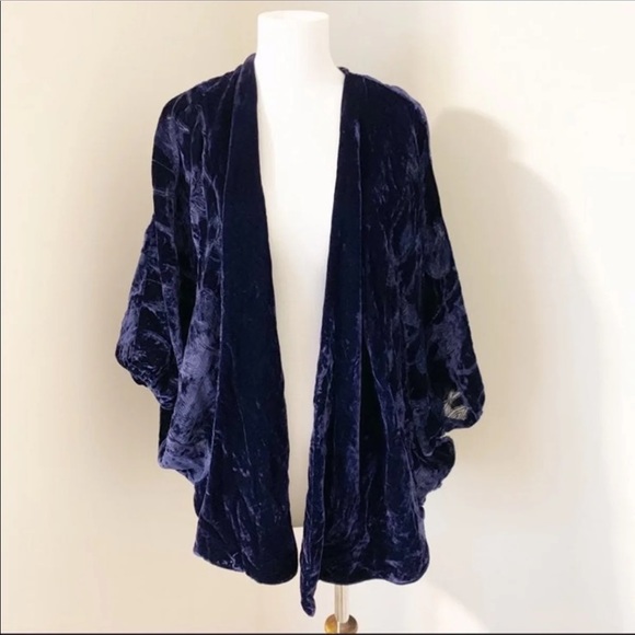 👍sold👍👍Beautiful velvet kimono robe - Picture 2 of 6